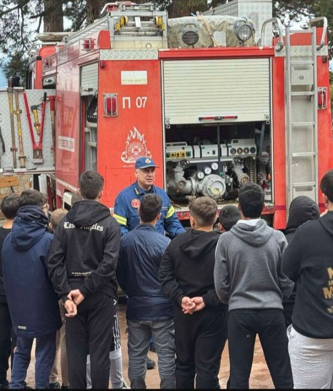 Ενημέρωση των μαθητών του Γυμνασίου Τεγέας από τον Διοικητή Πυροσβεστικών Υπηρεσιών Αρκαδίας