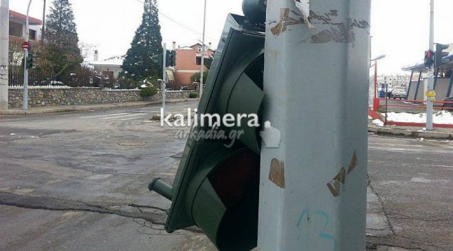 &Pi;&omicron;&lambda;&lambda;έ&sigmaf; &beta;&lambda;ά&beta;&epsilon;&sigmaf; &laquo;&beta;&gamma;ά&zeta;&omicron;&upsilon;&nu;&raquo; &tau;&alpha; &phi;&alpha;&nu;ά&rho;&iota;&alpha; &sigma;&tau;&eta;&nu; &Tau;&rho;ί&pi;&omicron;&lambda;&eta; &ndash; &Mu;ό&nu;&iota;&mu;&eta; &lambda;ύ&sigma;&eta; &psi;ά&chi;&nu;&epsilon;&iota; &omicron; &Delta;ή&mu;&omicron;&sigmaf;