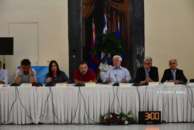 Φωτογραφικά «κλικ» από το Περιφερειακό Συμβούλιο στο Ναύπλιο! (εικόνες)