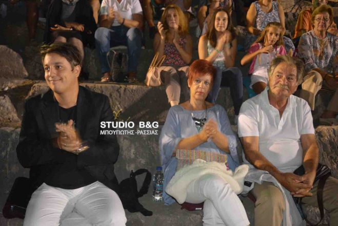 Θεατρική παράσταση για τον μικρό Κωνσταντίνο ... (εικόνες)