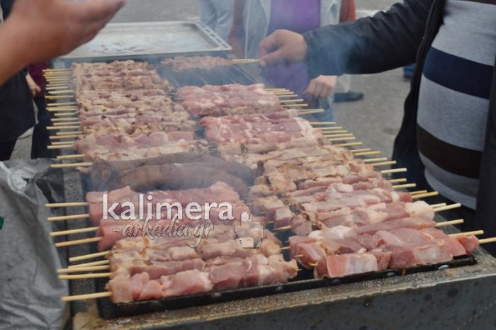 Τσικνοπέμπτη με ωραίους μεζέδες και καλή διάθεση στη Μεταμόρφωση!