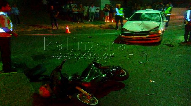 Τροχαίο με ταξί και μηχανάκι τη νύχτα στην Τρίπολη (εικόνες – βίντεο)