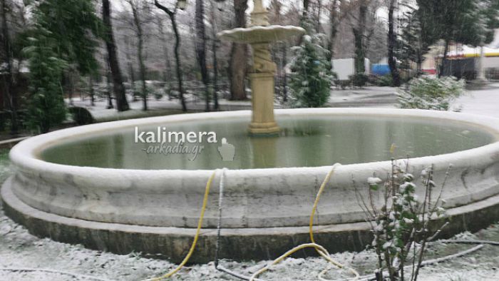Το ... κρυσταλλωμένο σιντριβάνι στην πλατεία Άρεως!