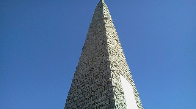 Τριγωνική πυραμίδα στη Μεσσηνία κινδυνεύει με καταστροφή!
