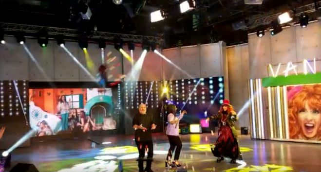 &Eta; &Tau;&zeta;έ&nu;&eta; &Kappa;&alpha;&tau;&sigma;ί&gamma;&iota;&alpha;&nu;&nu;&eta; ... &xi;&epsilon;&sigma;ή&kappa;&omega;&sigma;&epsilon; &tau;&omicron; "&Kappa;&alpha;&lambda;ό &mu;&epsilon;&sigma;&eta;&mu;&epsilon;&rho;ά&kappa;&iota;"! (vd)