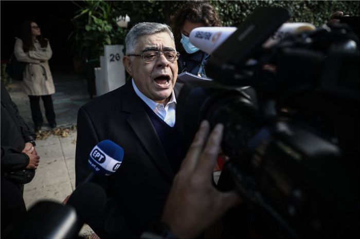 &Mu;&iota;&chi;&alpha;&lambda;&omicron;&lambda;&iota;ά&kappa;&omicron;&sigmaf;: "&Epsilon;ί&mu;&alpha;&iota; &upsilon;&pi;&epsilon;&rho;ή&phi;&alpha;&nu;&omicron;&sigmaf; &pi;&omicron;&upsilon; &mu;&epsilon; &pi;&eta;&gamma;&alpha;ί&nu;&omicron;&upsilon;&nu; &phi;&upsilon;&lambda;&alpha;&kappa;ή &gamma;&iota;&alpha; &tau;&iota;&sigmaf; &iota;&delta;έ&epsilon;&sigmaf; &mu;&omicron;&upsilon;"