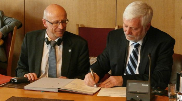 &Pi;&rho;&omega;&tau;ό&kappa;&omicron;&lambda;&lambda;&omicron; &sigma;&upsilon;&nu;&epsilon;&rho;&gamma;&alpha;&sigma;ί&alpha;&sigmaf; &alpha;&nu;ά&mu;&epsilon;&sigma;&alpha; &sigma;&tau;&iota;&sigmaf; &Pi;&epsilon;&rho;&iota;&phi;έ&rho;&epsilon;&iota;&epsilon;&sigmaf; &Pi;&epsilon;&lambda;&omicron;&pi;&omicron;&nu;&nu;ή&sigma;&omicron;&upsilon; &kappa;&alpha;&iota; Schwabisch Hall &tau;&eta;&sigmaf; &Gamma;&epsilon;&rho;&mu;&alpha;&nu;ί&alpha;&sigmaf; (&epsilon;&iota;&kappa;ό&nu;&epsilon;&sigmaf;)!