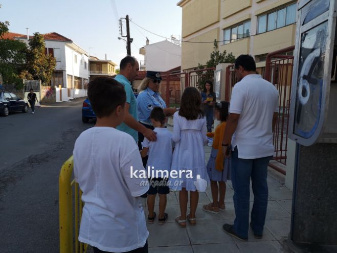 &Phi;&upsilon;&lambda;&lambda;ά&delta;&iota;&alpha; &tau;&eta;&sigmaf; &Tau;&rho;&omicron;&chi;&alpha;ί&alpha;&sigmaf; &mu;&omicron;&iota;&rho;ά&sigma;&tau;&eta;&kappa;&alpha;&nu; έ&xi;&omega; &alpha;&pi;ό &sigma;&chi;&omicron;&lambda;&epsilon;ί&alpha; &sigma;&tau;&eta;&nu; &Tau;&rho;ί&pi;&omicron;&lambda;&eta;