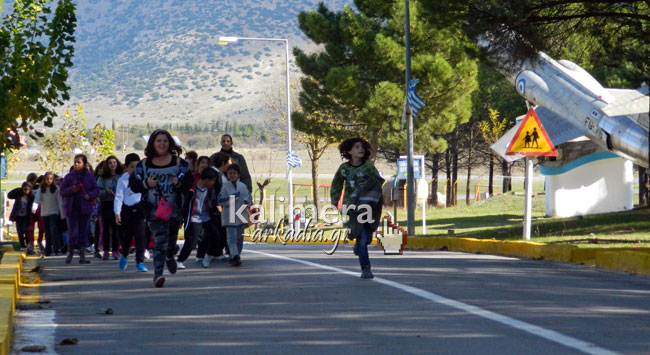 Σπάνια αεροσκάφη και επισκέψεις σχολείων στην έκθεση της Πολεμικής Αεροπορίας στην Τρίπολη (vd)