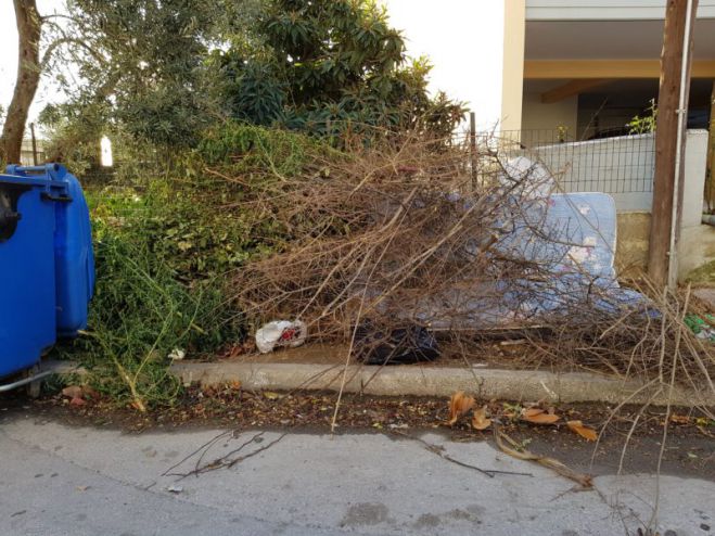 Δήμος Τρίπολης | &quot;Μην αφήνετε κλαδιά, χορτάρια, έπιπλα, δίπλα σε κάδους και πεζοδρόμια&quot;