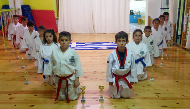 TAEKWON DO &ndash; &Tau;&omicron;&nu; &pi;&rho;ώ&tau;&omicron; &tau;&omicron;&upsilon;&sigmaf; &alpha;&gamma;ώ&nu;&alpha; έ&pi;&alpha;&iota;&xi;&alpha;&nu; &omicron;&iota; &mu;&iota;&kappa;&rho;&omicron;ί &alpha;&theta;&lambda;&eta;&tau;έ&sigmaf; &tau;&omicron;&upsilon; &Lambda;&epsilon;&omega;&nu;&iota;&delta;ί&omicron;&upsilon; (&epsilon;&iota;&kappa;ό&nu;&epsilon;&sigmaf;)