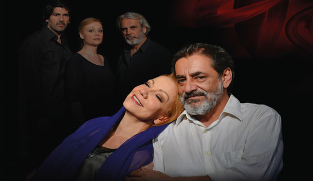 &Eta; &theta;&epsilon;&alpha;&tau;&rho;&iota;&kappa;ή &pi;&alpha;&rho;ά&sigma;&tau;&alpha;&sigma;&eta; &laquo;&Epsilon;&lambda;έ&nu;&eta;&raquo; &sigma;&tau;&eta; &Mu;&epsilon;&gamma;&alpha;&lambda;ό&pi;&omicron;&lambda;&eta;