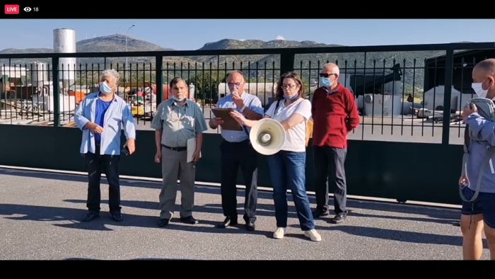 Τώρα Live - Διαμαρτυρία πολιτών έξω από τη μονάδα παραγωγής ζωοτροφών στο Αθήναιον