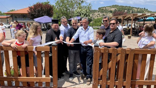 Παιδική χαρά εγκαινιάστηκε στην Άνω Δαβιά | Τζιούμης: "Προσπαθούμε να είμαστε δίπλα και στην πόλη και στα χωριά" (vd)
