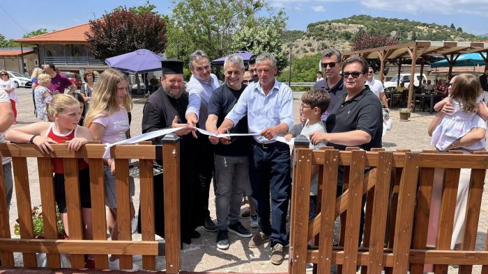 Παιδική χαρά εγκαινιάστηκε στην Άνω Δαβιά | Τζιούμης: &quot;Προσπαθούμε να είμαστε δίπλα και στην πόλη και στα χωριά&quot; (vd)