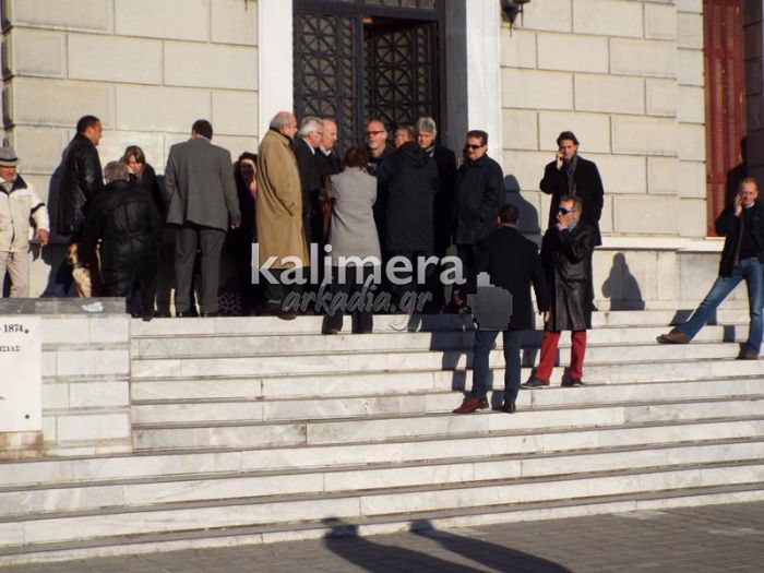 &Sigma;&upsilon;&nu;&epsilon;&chi;ί&zeta;&omicron;&upsilon;&nu; &tau;&eta;&nu; &alpha;&pi;&omicron;&chi;ή &omicron;&iota; &delta;&iota;&kappa;&eta;&gamma;ό&rho;&omicron;&iota; - &Delta;&epsilon;ί&tau;&epsilon; &mu;έ&chi;&rho;&iota; &pi;ό&tau;&epsilon;!