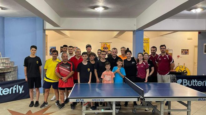 To 2&omicron; Masters &delta;&iota;&omicron;&rho;&gamma;ά&nu;&omega;&sigma;&epsilon; &mu;&epsilon; &epsilon;&pi;&iota;&tau;&upsilon;&chi;ί&alpha; &tau;&omicron; &tau;&mu;ή&mu;&alpha; &pi;&iota;&nu;&gamma;&kappa; &pi;&omicron;&nu;&gamma;&kappa; &tau;&eta;&sigmaf; &Alpha;&Epsilon;&Kappa; &Tau;&rho;ί&pi;&omicron;&lambda;&eta;&sigmaf;