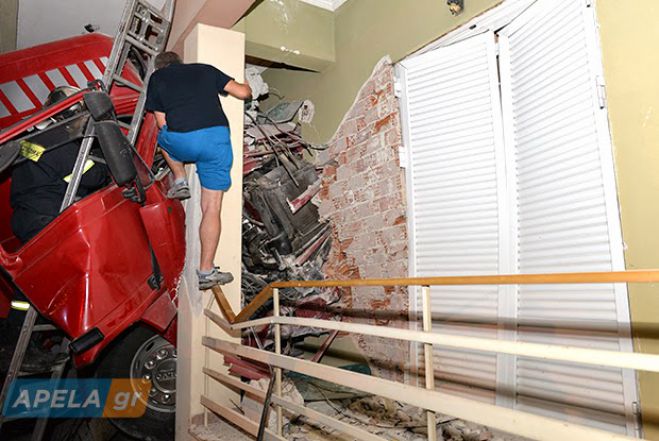 Νταλίκα μπήκε μέσα σε σπίτι στην Ορθίας Αρτέμιδος στη Σπάρτη (vd)!