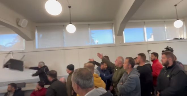 &Alpha;&gamma;&rho;ό&tau;&eta;&sigmaf; &pi;έ&tau;&alpha;&xi;&epsilon; &kappa;&alpha;&rho;έ&kappa;&lambda;&alpha; &sigma;&tau;&omicron; &pi;&epsilon;&rho;&iota;&phi;&epsilon;&rho;&epsilon;&iota;&alpha;&kappa;ό &sigma;&upsilon;&mu;&beta;&omicron;ύ&lambda;&iota;&omicron; - &Delta;&epsilon;&nu; &delta;ό&theta;&eta;&kappa;&epsilon; &sigma;&upsilon;&nu;έ&chi;&epsilon;&iota;&alpha; (vd)