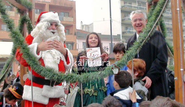 Δώρα στο Χωριό των Χριστουγέννων στην Τρίπολη μοίρασε ο Αϊ – Βασίλης (vd)!