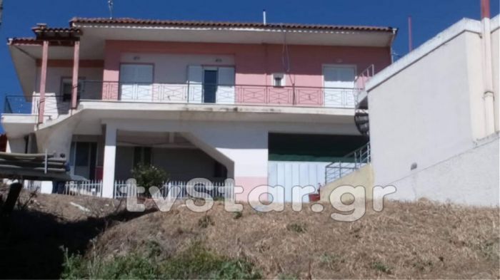 &Chi;&alpha;&rho;&omicron;&pi;&alpha;&lambda;&epsilon;ύ&epsilon;&iota; &eta; 8&chi;&rho;&omicron;&nu;&eta; &Alpha;&lambda;&epsilon;&xi;ί&alpha; | &Alpha;&pi;ό &pi;&iota;&sigma;&tau;ό&lambda;&iota; &eta; &sigma;&phi;&alpha;ί&rho;&alpha; &pi;&omicron;&upsilon; &tau;&eta; &chi;&tau;ύ&pi;&eta;&sigma;&epsilon; &sigma;&tau;&omicron; &kappa;&epsilon;&phi;ά&lambda;&iota;