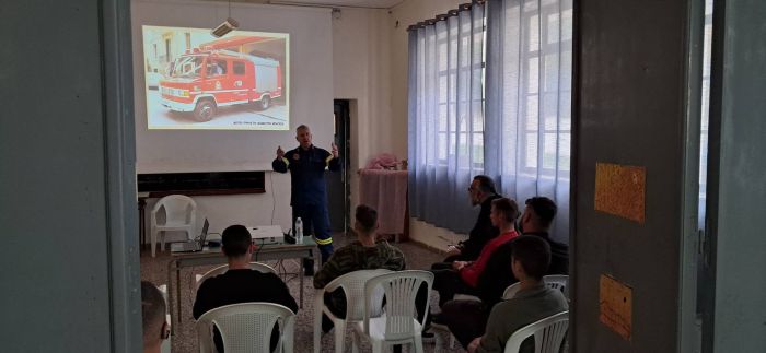 &Pi;ύ&rho;&alpha;&rho;&chi;&omicron;&sigmaf; &Gamma;&rho;&alpha;&phi;ά&kappa;&omicron;&sigmaf;: "&Eta; &pi;&rho;&omicron;&sigma;&pi;ά&theta;&epsilon;&iota;&alpha; &gamma;&iota;&alpha; 12 &mu;ή&nu;&eta; &pi;&upsilon;&rho;&omicron;&sigma;&beta;&epsilon;&sigma;&tau;&iota;&kappa;ή &kappa;ά&lambda;&upsilon;&psi;&eta; &sigma;&tau;&eta;&nu;  &pi;&epsilon;&rho;&iota;&omicron;&chi;ή &tau;&omega;&nu; &Tau;&rho;&omicron;&pi;&alpha;ί&omega;&nu; &phi;&alpha;ί&nu;&epsilon;&tau;&alpha;&iota; ό&tau;&iota; &mu;&pi;&omicron;&rho;&epsilon;ί &nu;&alpha; &epsilon;&upsilon;&delta;&omicron;&kappa;&iota;&mu;ή&sigma;&epsilon;&iota;"
