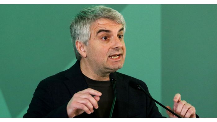 "&Pi;&rho;ώ&tau;&omicron; &Theta;έ&mu;&alpha;": "&Omicron; &Kappa;&omega;&nu;&sigma;&tau;&alpha;&nu;&tau;&iota;&nu;ό&pi;&omicron;&upsilon;&lambda;&omicron;&sigmaf; &sigma;ά&rho;&omega;&sigma;&epsilon; &sigma;&tau;&iota;&sigmaf; &epsilon;&kappa;&lambda;&omicron;&gamma;έ&sigmaf; &tau;&omicron;&upsilon; &Pi;&Alpha;&Sigma;&Omicron;&Kappa;: &Sigma;&tau;&eta;&nu; &Tau;&rho;ί&pi;&omicron;&lambda;&eta;, &beta;&gamma;ή&kappa;&epsilon; &pi;&rho;ώ&tau;&omicron;&sigmaf; &omicron; &sigma;&tau;&epsilon;&nu;ό&tau;&epsilon;&rho;ό&sigmaf; &tau;&omicron;&upsilon; &sigma;&upsilon;&nu;&epsilon;&rho;&gamma;ά&tau;&eta;&sigmaf;"