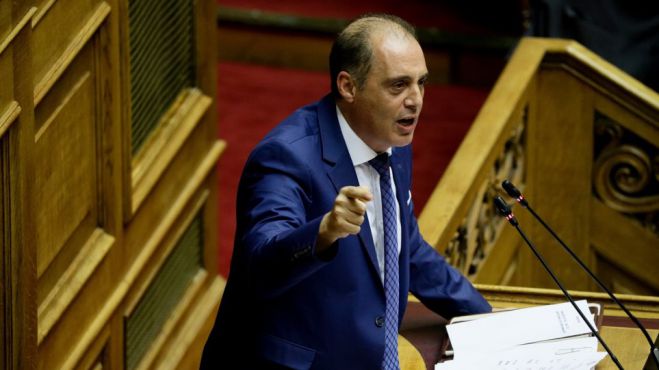 &Epsilon;&lambda;&lambda;&eta;&nu;&iota;&kappa;ή &Lambda;ύ&sigma;&eta;: "&Tau;&eta;&nu; ώ&rho;&alpha; &pi;&omicron;&upsilon; &eta; &Epsilon;&lambda;&lambda;ά&delta;&alpha; &phi;&lambda;έ&gamma;&epsilon;&tau;&alpha;&iota;, &omicron; &kappa;. &Mu;&eta;&tau;&sigma;&omicron;&tau;ά&kappa;&eta;&sigmaf; &epsilon;&gamma;&gamma;&upsilon;ά&tau;&alpha;&iota; &tau;&eta;&nu; &alpha;&nu;&omicron;&iota;&kappa;&omicron;&delta;ό&mu;&eta;&sigma;&eta; &tau;&eta;&sigmaf; &Omicron;&upsilon;&kappa;&rho;&alpha;&nu;ί&alpha;&sigmaf;"