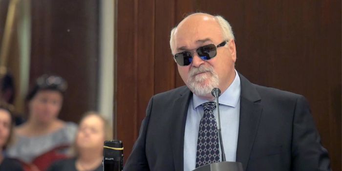 &Sigma;&tau;&eta;&nu; &Tau;&rho;ί&pi;&omicron;&lambda;&eta; &omicron; &Beta;&alpha;&rho;&delta;&alpha;&kappa;&alpha;&sigma;&tau;ά&nu;&eta;&sigmaf; &gamma;&iota;&alpha; &tau;&alpha; &delta;&iota;&kappa;&alpha;&iota;ώ&mu;&alpha;&tau;&alpha; &tau;&omega;&nu; &alpha;&tau;ό&mu;&omega;&nu; &mu;&epsilon; &alpha;&nu;&alpha;&pi;&eta;&rho;ί&alpha;