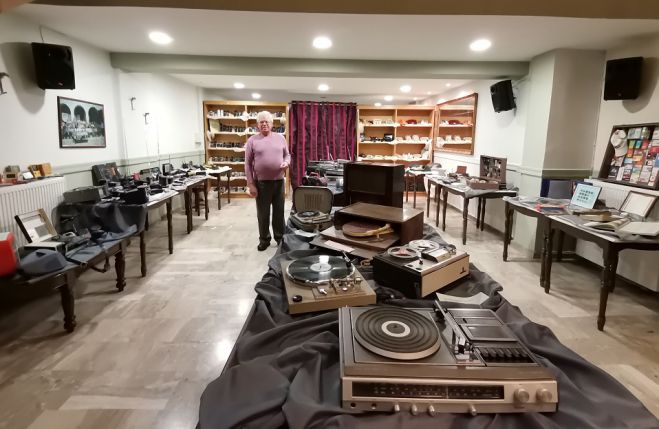Τρίπολη | Εγκαινιάζεται η έκθεση του Γιάννη Πετσέλη &quot;Ταξίδι στην εξέλιξη των συσκευών Τηλεπικοινωνίας Ήχου και Εικόνας&quot;
