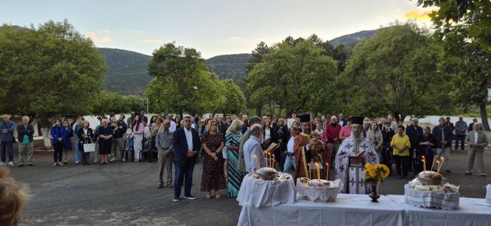 &Eta; &epsilon;&omicron;&rho;&tau;ή &tau;&omega;&nu; &Alpha;&gamma;ί&omega;&nu; &Sigma;&omicron;&phi;ί&alpha;&sigmaf;, &Alpha;&gamma;ά&pi;&eta;&sigmaf;, &Pi;ί&sigma;&tau;&epsilon;&omega;&sigmaf; &kappa;&alpha;&iota; &Epsilon;&lambda;&pi;ί&delta;&alpha;&sigmaf; &sigma;&tau;&omicron; &epsilon;&kappa;&kappa;&lambda;&eta;&sigma;ά&kappa;&iota; &tau;&omicron;&upsilon; &Delta;ή&mu;&omicron;&upsilon; &Tau;&rho;ί&pi;&omicron;&lambda;&eta;&sigmaf; &sigma;&tau;&eta; &Phi;&tau;έ&rho;&eta; (&epsilon;&iota;&kappa;ό&nu;&epsilon;&sigmaf;)