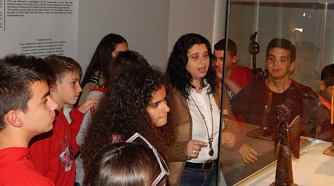 &Tau;&omicron; &Gamma;&upsilon;&mu;&nu;ά&sigma;&iota;&omicron; &Beta;&alpha;&rho;&theta;&omicron;&lambda;&omicron;&mu;&iota;&omicron;ύ &sigma;&tau;&omicron; &Mu;&omicron;&upsilon;&sigma;&epsilon;ί&omicron; &Lambda;&alpha;ϊ&kappa;&omicron;ύ &Pi;&omicron;&lambda;&iota;&tau;&iota;&sigma;&mu;&omicron;ύ &Delta;ά&rho;&alpha; (&epsilon;&iota;&kappa;ό&nu;&epsilon;&sigmaf;)