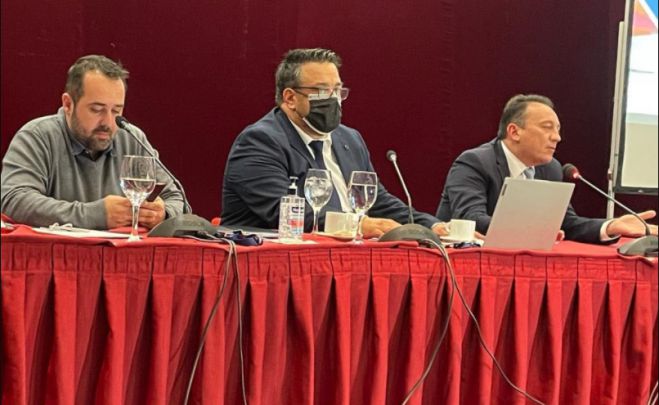 &Kappa;ώ&sigma;&tau;&alpha;&sigmaf; &Beta;&lambda;ά&sigma;&eta;&sigmaf;: &laquo;&Epsilon;ί&mu;&alpha;&sigma;&tau;&epsilon; &delta;ί&pi;&lambda;&alpha; &sigma;&tau;&omicron;&nu; &kappa;&lambda;ά&delta;&omicron; &tau;&eta;&sigmaf; &epsilon;&sigma;&tau;ί&alpha;&sigma;&eta;&sigmaf;, &mu;&epsilon; &pi;&rho;ά&xi;&epsilon;&iota;&sigmaf; &kappa;&alpha;&iota; ό&chi;&iota; &mu;&epsilon; &lambda;ό&gamma;&iota;&alpha;&raquo;