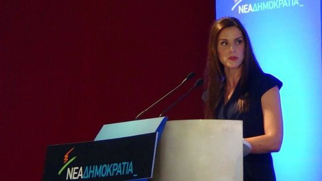 &Epsilon;ύ&eta; &Tau;&alpha;&tau;&omicron;ύ&lambda;&eta;: &laquo;&Tau;ώ&rho;&alpha; &tau;&alpha; &pi;&alpha;&iota;&delta;&iota;ά &omicron;&nu;&epsilon;&iota;&rho;&epsilon;ύ&omicron;&nu;&tau;&alpha;&iota; &sigma;' &alpha;&upsilon;&tau;ή&nu; &tau;&eta;&nu; &chi;ώ&rho;&alpha; &nu;&alpha; &mu;&eta;&nu; &gamma;ί&nu;&omicron;&upsilon;&nu; &pi;&omicron;&lambda;ύ &phi;&tau;&omega;&chi;ά&raquo;