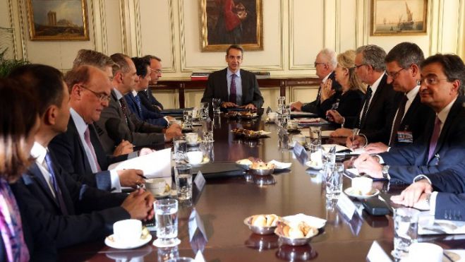 Να ακυρώσουν τις χρεώσεις στα ΑΤΜ ζήτησε από τις τράπεζες ο Μητσοτάκης!