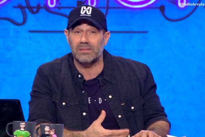 &Alpha;&nu;&tau;1 | &Eta; &alpha;&pi;ό&phi;&alpha;&sigma;&eta; &gamma;&iota;&alpha; &tau;&eta;&nu; &epsilon;&kappa;&pi;&omicron;&mu;&pi;ή "&Rho;ά&delta;&iota;&omicron; &Alpha;&rho;&beta;ύ&lambda;&alpha;"