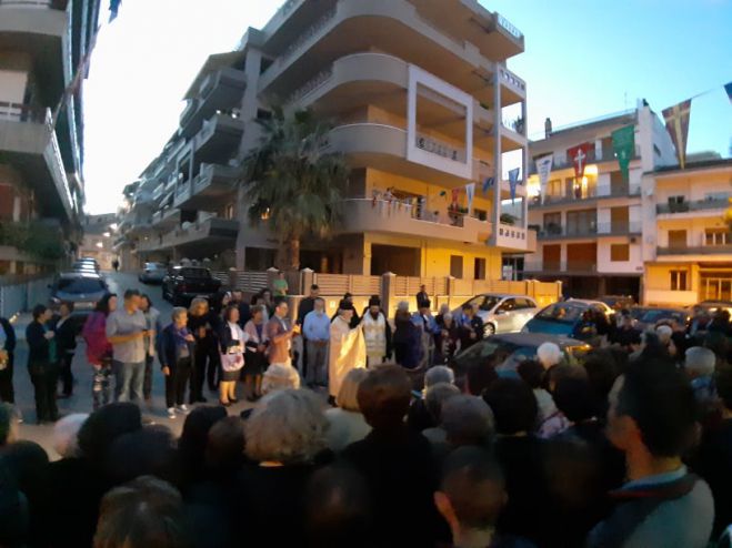 &Eta; &gamma;&iota;&omicron;&rho;&tau;ή &tau;&omicron;&upsilon; &Alpha;&gamma;ί&omicron;&upsilon; &Delta;&eta;&mu;&eta;&tau;&rho;ί&omicron;&upsilon; &sigma;&tau;&eta;&nu; &Tau;&rho;ί&pi;&omicron;&lambda;&eta; ... &mu;έ&sigma;&alpha; &alpha;&pi;ό &epsilon;&iota;&kappa;ό&nu;&epsilon;&sigmaf;!