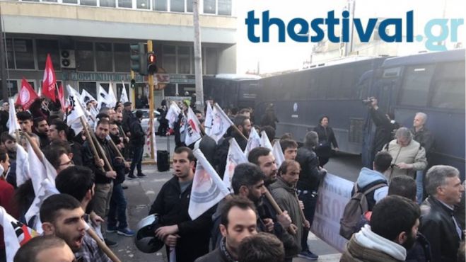 &Theta;&epsilon;&sigma;&sigma;&alpha;&lambda;&omicron;&nu;ί&kappa;&eta; | &Epsilon;&pi;&epsilon;&iota;&sigma;ό&delta;&iota;&alpha; έ&xi;&omega; &alpha;&pi;ό &tau;&omicron; &xi;&epsilon;&nu;&omicron;&delta;&omicron;&chi;&epsilon;ί&omicron; &pi;&omicron;&upsilon; &mu;ί&lambda;&eta;&sigma;&epsilon; &omicron; &Tau;&sigma;ί&pi;&rho;&alpha;&sigmaf; (vd)