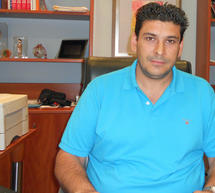 &laquo;&Pi;&omicron;&upsilon; &beta;&rho;έ&theta;&eta;&kappa;&alpha;&nu; &tau;ό&sigma;&alpha; &chi;&rho;ή&mu;&alpha;&tau;&alpha; &gamma;&iota;&alpha; &tau;&iota;&sigmaf; &sigma;&upsilon;&nu;&alpha;&upsilon;&lambda;ί&epsilon;&sigmaf; &Chi;&alpha;&tau;&zeta;&eta;&gamma;&iota;ά&nu;&nu;&eta; &kappa;&alpha;&iota; &Alpha;&lambda;&epsilon;&xi;ί&omicron;&upsilon; &sigma;&tau;&eta;&nu; &Tau;&rho;ί&pi;&omicron;&lambda;&eta;;&raquo; (video)