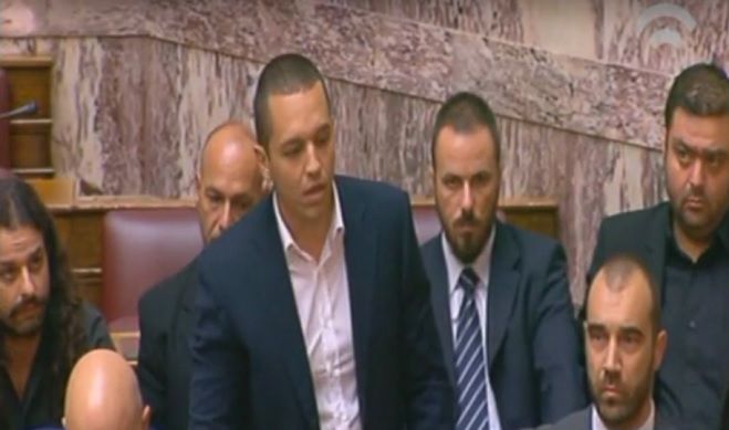 &Chi;&rho;&upsilon;&sigma;ή &Alpha;&upsilon;&gamma;ή: "&Epsilon;&theta;&nu;&iota;&kappa;ή &pi;&rho;&omicron;&delta;&omicron;&sigma;ί&alpha; &eta; &alpha;&pi;ό&delta;&omicron;&sigma;&eta; &tau;&omicron;&upsilon; &omicron;&nu;ό&mu;&alpha;&tau;&omicron;&sigmaf; &tau;&eta;&sigmaf; &Mu;&alpha;&kappa;&epsilon;&delta;&omicron;&nu;ί&alpha;&sigmaf; &mu;&epsilon; &omicron;&pi;&omicron;&iota;&omicron;&nu;&delta;ή&pi;&omicron;&tau;&epsilon; &tau;&rho;ό&pi;&omicron;!" (vd)