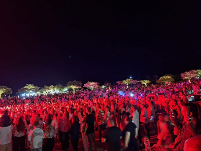 Skiritida run &gamma;&iota;&alpha; έ&kappa;&tau;&eta; &chi;&rho;&omicron;&nu;&iota;ά &mu;&epsilon; &pi;&omicron;&lambda;ύ &kappa;ό&sigma;&mu;&omicron; &kappa;&alpha;&iota; &Sigma;ά&kappa;&eta; &Rho;&omicron;&upsilon;&beta;ά! (&epsilon;&iota;&kappa;ό&nu;&epsilon;&sigmaf; - &beta;ί&nu;&tau;&epsilon;&omicron;)