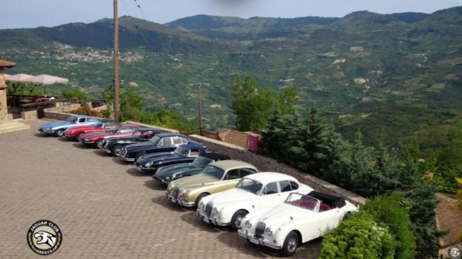 Θα ... “πλημμυρίσει” με πολυτελείς Jaguar η Βυτίνα και η Δημητσάνα!