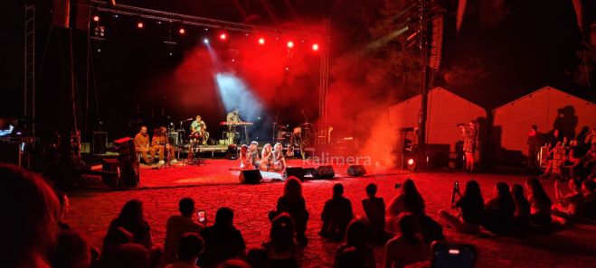 Sold out η συναυλία Μποφίλιου | Η μεγάλη "αγκαλιά" της Τρίπολης και το μήνυμα για τους πυρόπληκτους (vd)