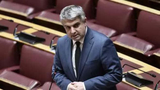 &Mu;&pi;&omicron;ύ&zeta;&alpha;: "&Delta;&iota;&alpha;&theta;έ&tau;&epsilon;&iota; &kappa;&lambda;&eta;&rho;&omicron;&nu;&omicron;&mu;&iota;&kappa;ό &chi;ά&rho;&iota;&sigma;&mu;&alpha; &omicron; &kappa;. &Kappa;&omega;&nu;&sigma;&tau;&alpha;&nu;&tau;&iota;&nu;ό&pi;&omicron;&upsilon;&lambda;&omicron;&sigmaf;;"