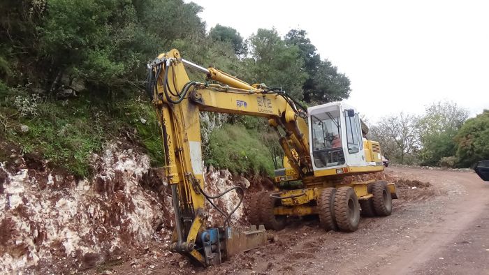 Με ικανοποιητικούς ρυθμούς προχωρούν τα έργα "Παραλογγοί - Τριπόταμα" (εικόνες)
