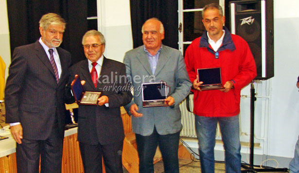 Βραβεύτηκαν οι κορυφαίοι στη γιορτή του μπάσκετ που έγινε στην αίθουσα εκδηλώσεων του Τεγεατικού (vd)