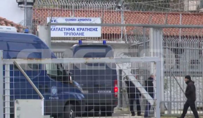 Στις φυλακές Τρίπολης ο Αστυνομικός της Βουλής: &quot;Έχει ένα τουπέ, κάθεται μόνος του - Δεν τον έχει επισκεφθεί κανείς&quot; (vd)