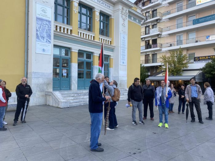 "Κάτω τα χέρια από το στόλο αλληλεγγύης" | Το μήνυμα της διαμαρτυρίας στην Τρίπολη (εικόνες)