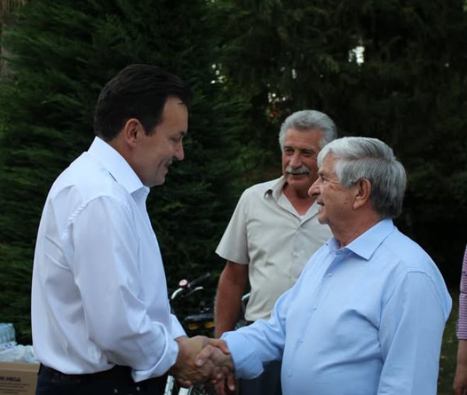 Ο αποχαιρετισμός του Γιάννη Κατσίρη στον Γιώργο Καρλή