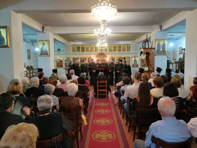 &Tau;&rho;ί&pi;&omicron;&lambda;&eta; | &Delta;έ&kappa;&alpha; &chi;&rho;ό&nu;&iota;&alpha; &alpha;&pi;ό &tau;&eta; &theta;&epsilon;&mu;&epsilon;&lambda;ί&omega;&sigma;&eta; &tau;&omicron;&upsilon; &Nu;&alpha;&omicron;ύ &Alpha;&gamma;ί&omicron;&upsilon; &Tau;&rho;ύ&phi;&omega;&nu;&alpha; (&epsilon;&iota;&kappa;ό&nu;&epsilon;&sigmaf;)